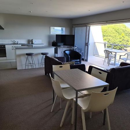 Te Kaha Beach Hotel מראה חיצוני תמונה