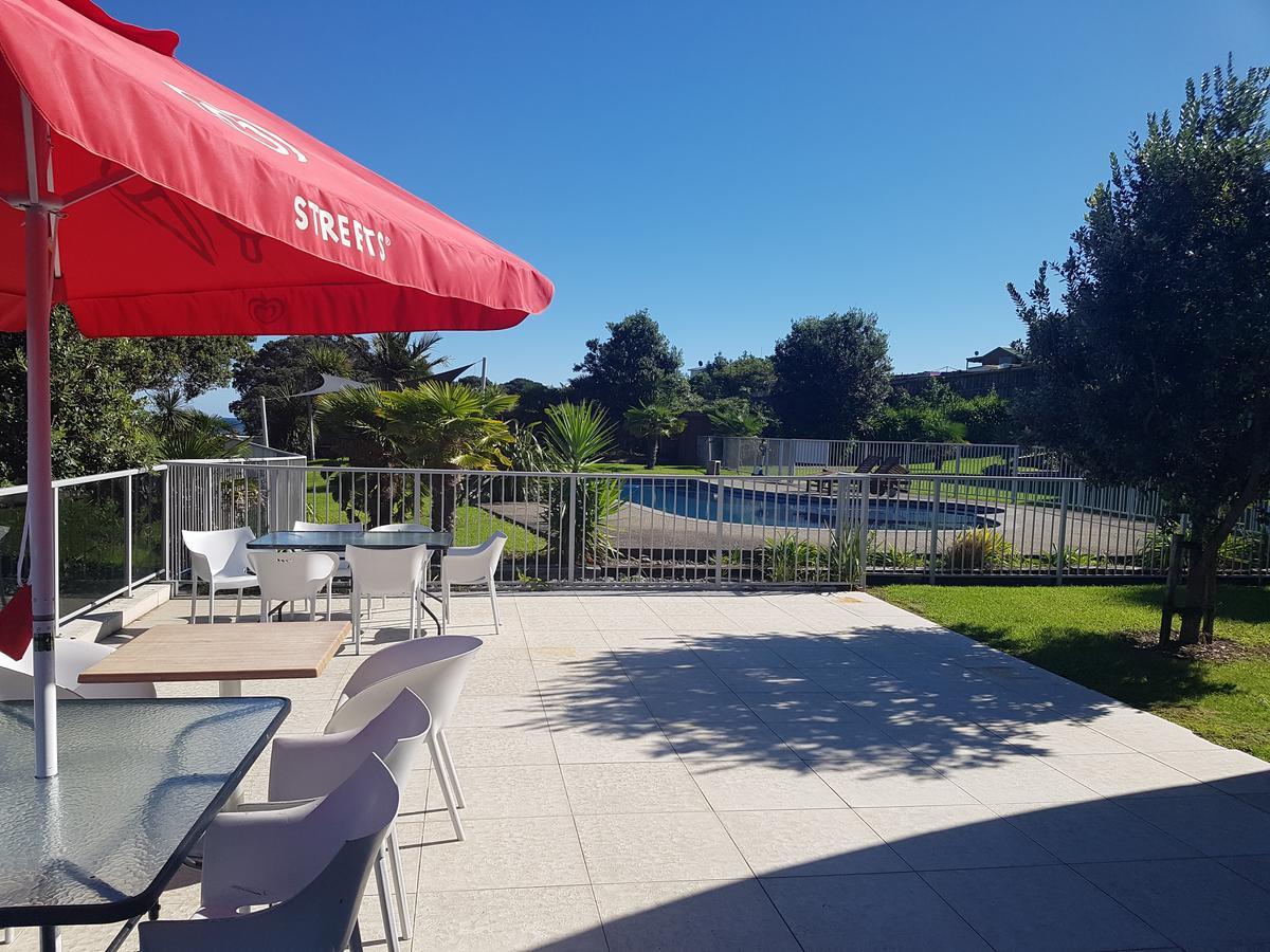 Te Kaha Beach Hotel מראה חיצוני תמונה