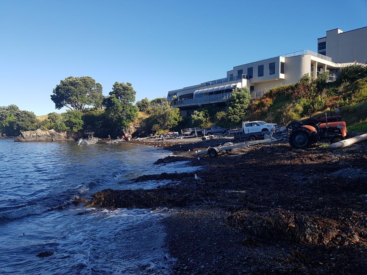Te Kaha Beach Hotel מראה חיצוני תמונה