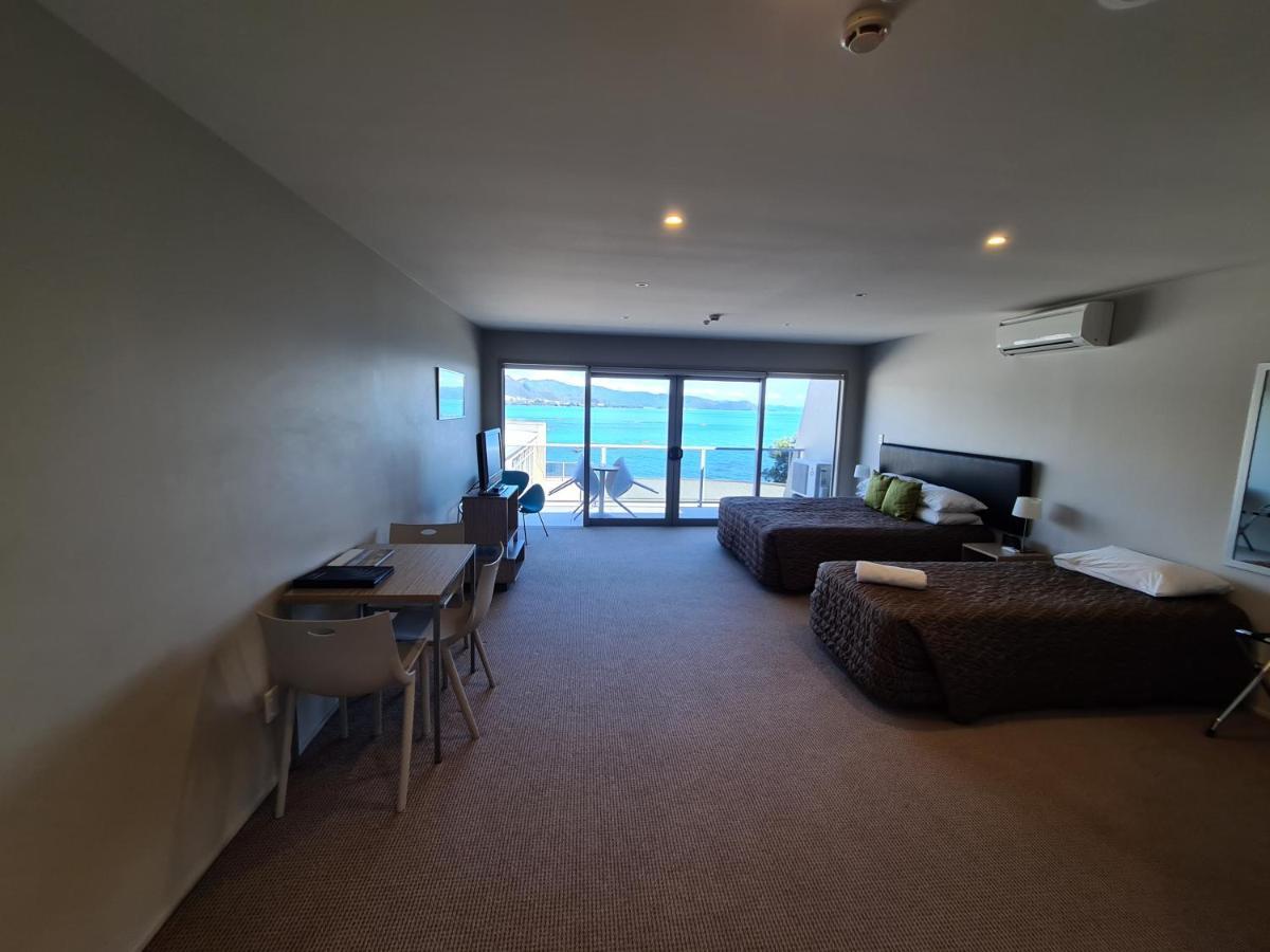Te Kaha Beach Hotel מראה חיצוני תמונה